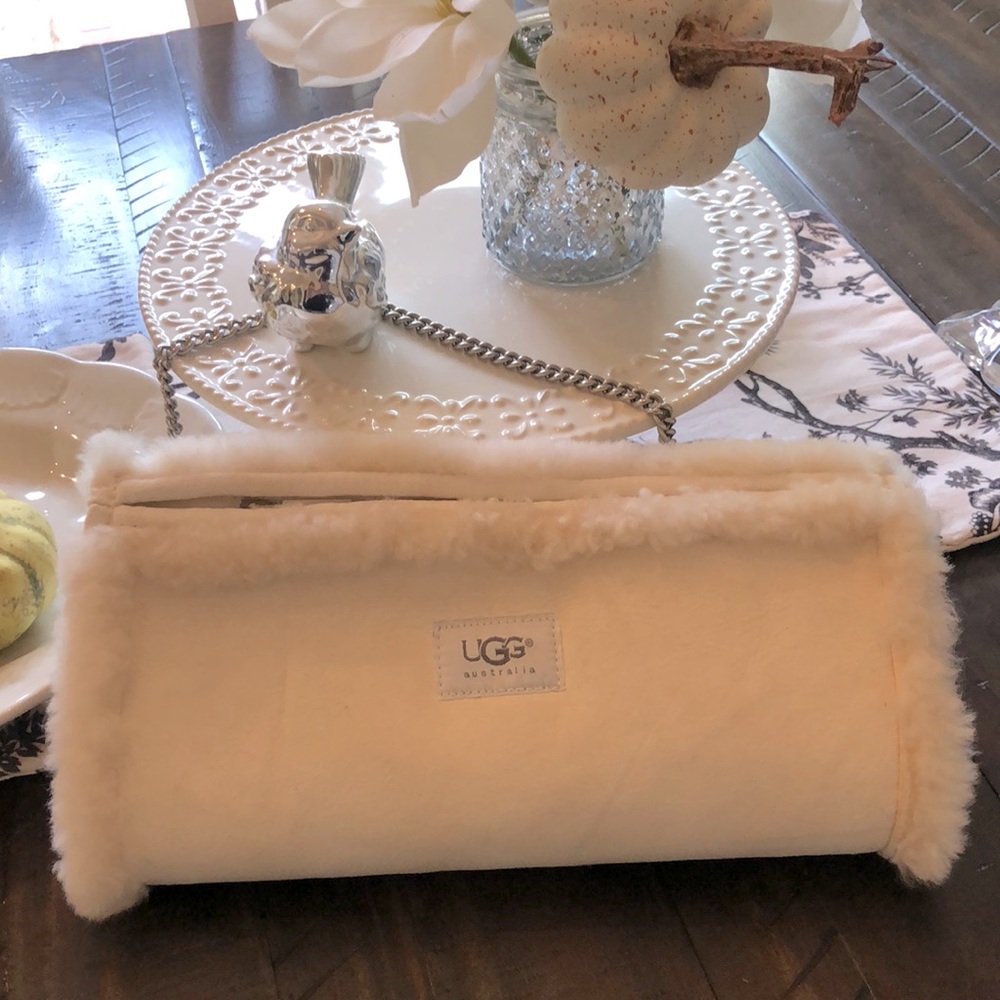 UGG hand-warmer. White suede leather. never worn. Zipper purse enclosure on top